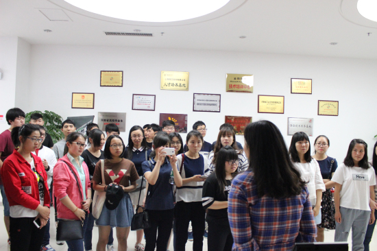 中原工学院学生参观云和教育