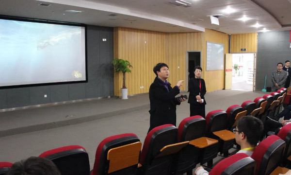 配图4 郑州市团委宣传部王部长对今天参加本次宣讲活动的云和学员们送上了祝福和期望 配图4 郑州市团委宣传部王部长对今天参加本次宣讲活动的云和学员们送上了祝福和期望