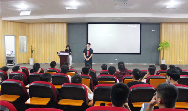 1565333662236634.jpg 配图3 云和数据学员毕业.jpg