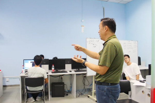 1566886287321103.jpg 配图3 46届世赛云计算项目郑州代表队第一阶段考核在云和数据举行.jpg