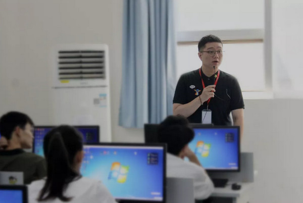 1569287431130720.jpg 配图2 云和数据UI新班开班啦.jpg